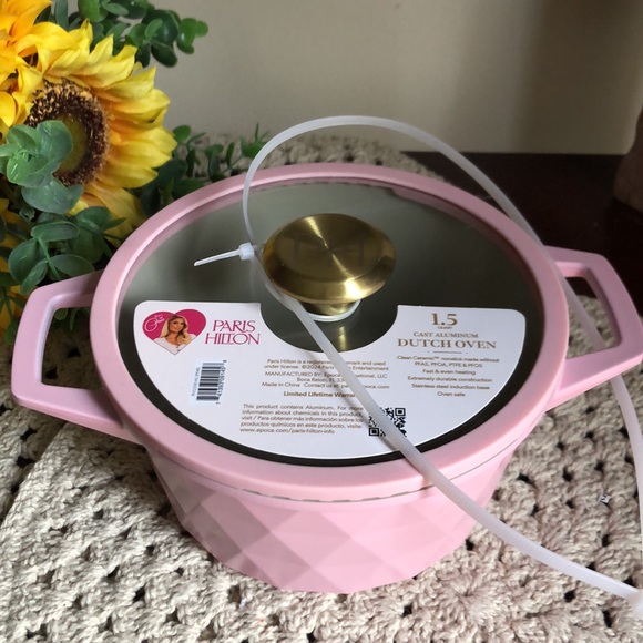 Paris Hilton Pink Cast Aluminum 1.5 quart Dutch Oven